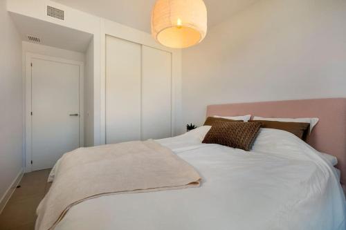 Amazing 4 bedroom Apt with pools gym RDR269 — 4-Star Luxury Hotel in Estepona, Spain