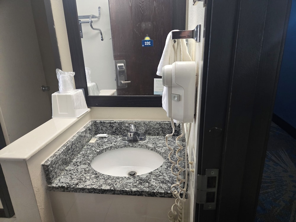 Days Inn by Wyndham Portage Cascade Mountain area - photo 51