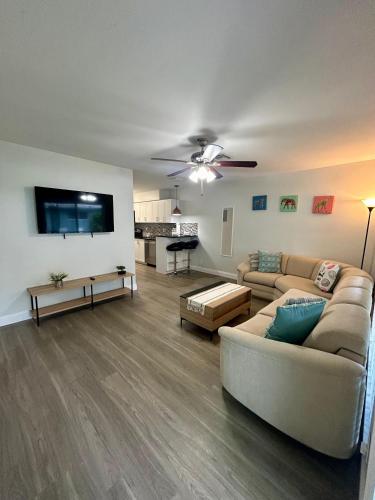 2 min walk to beach with free parking at Lauderdale 21 3 — 4-Star Luxury Hotel in Fort Lauderdale, United States