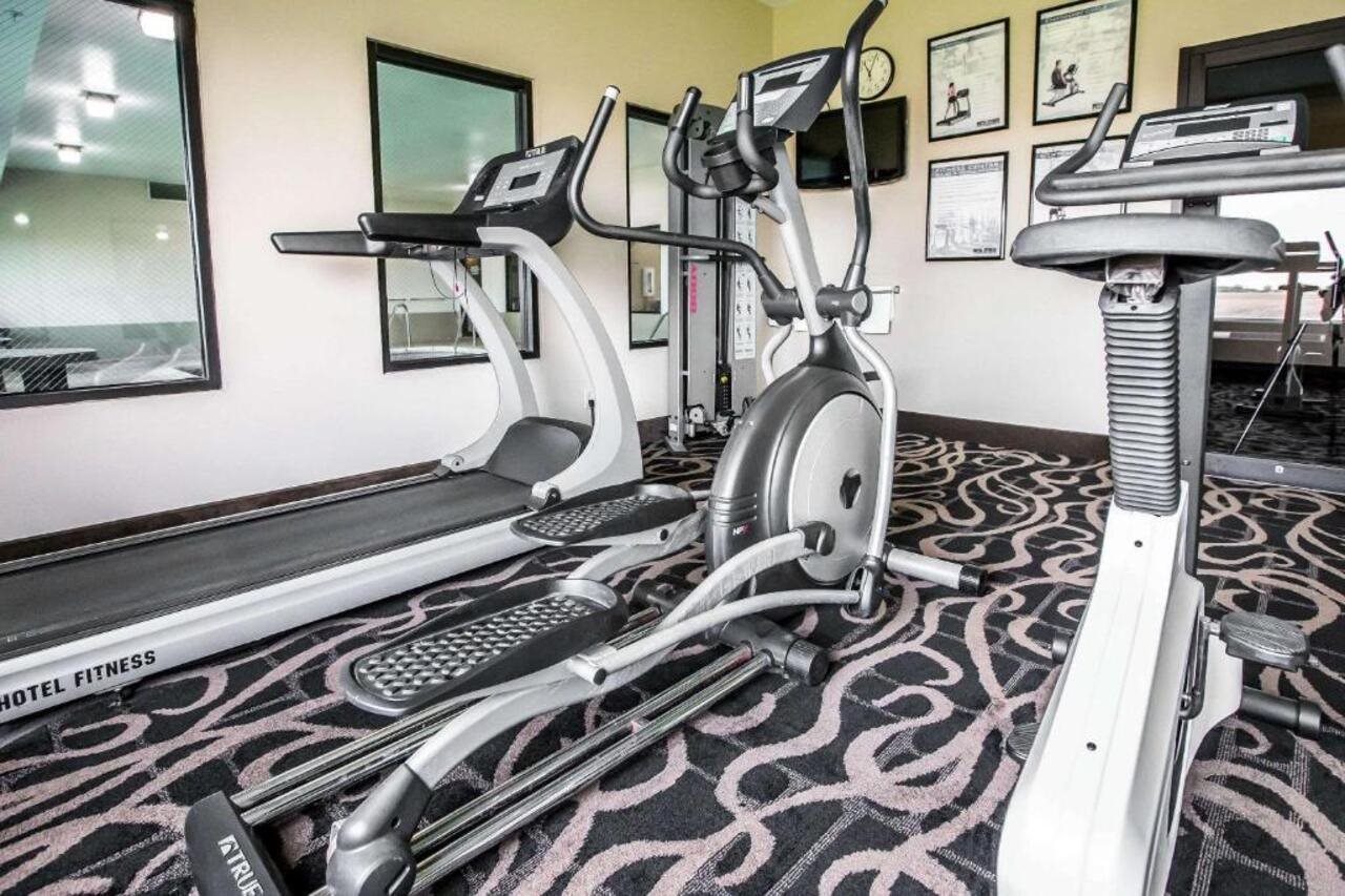 Quality Inn & Suites Mendota near I 39 - photo 7