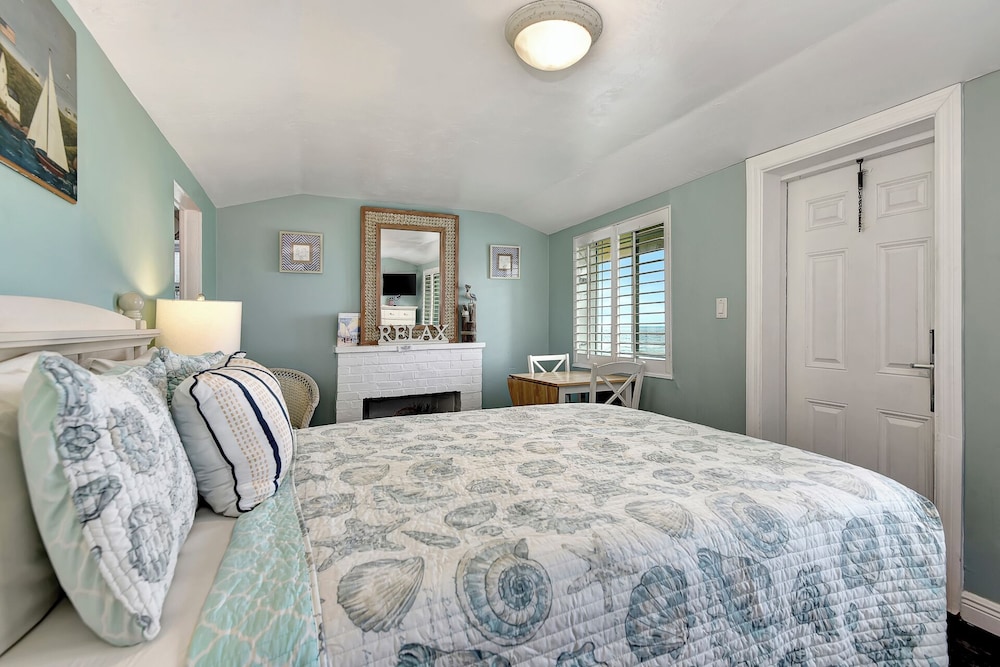 Shoreline Suites & Cabana Cottages - photo 49