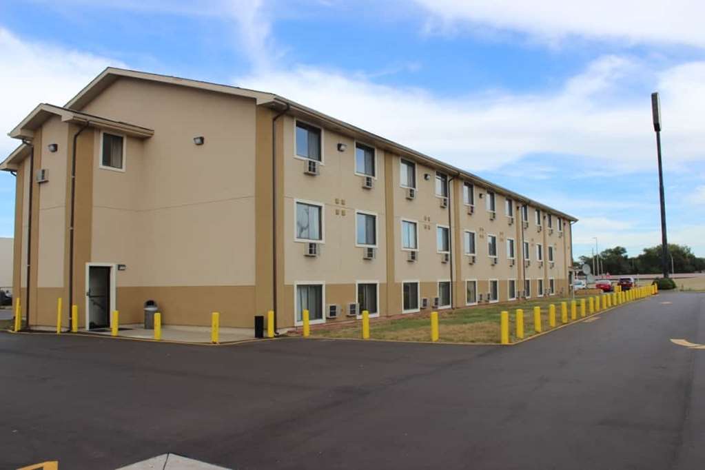 Super 8 by Wyndham Grand Rapids Wyoming - featured photo