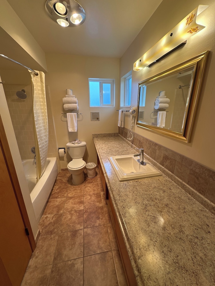 Winchester Bay Inn - photo 23