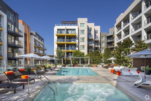Spacious 2BD 2BA with Huge Balcony Near Venice Beach & Fun — 4-Star Luxury Hotel in Marina Del Rey, United States