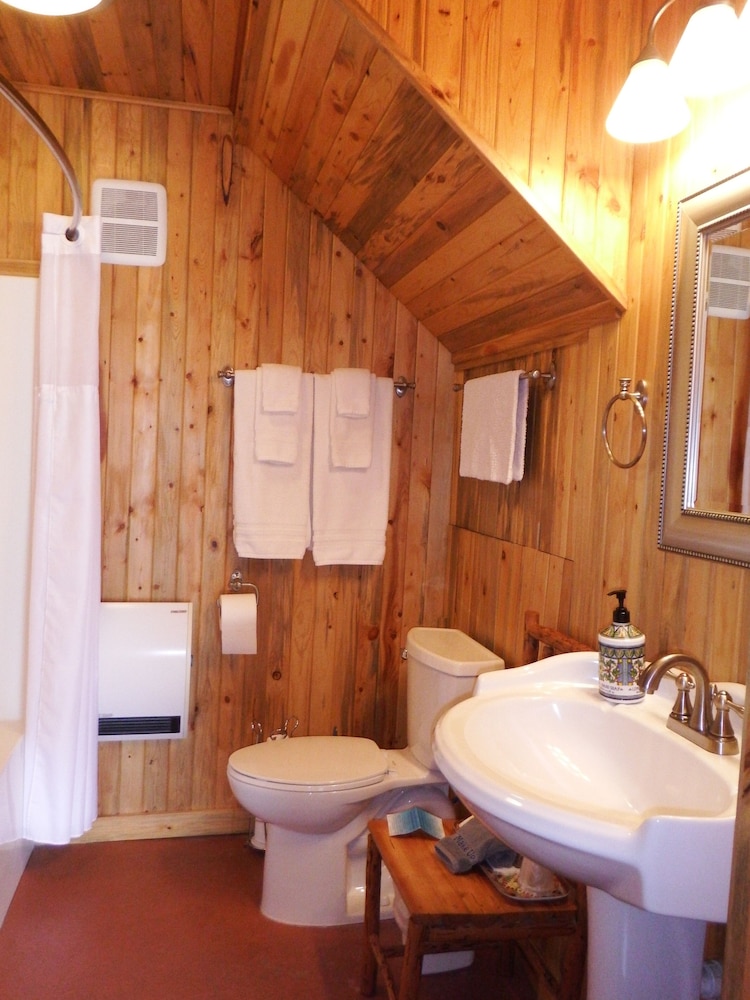 Bad Rock Bed and Breakfast Inn - photo 45