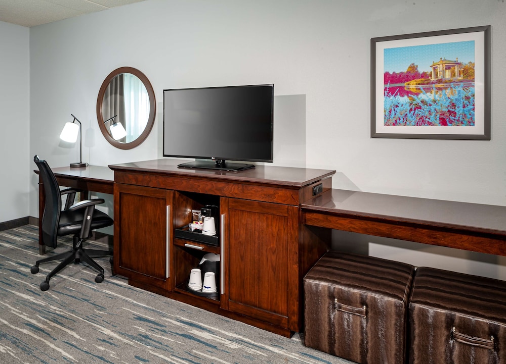 Hampton Inn & Suites St. Louis at Forest Park - photo 7