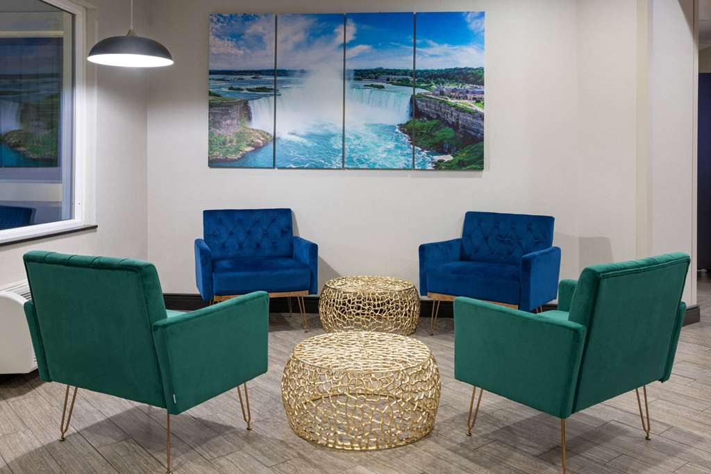 La Quinta Inn by Wyndham Buffalo Airport - photo 11