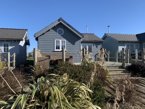 Seashell Cove The Bay 2 bedrooms with ensuites parking for 2 cars 2 dogs welcome in Filey, United Kingdom