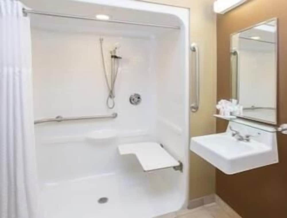 Microtel Inn & Suites by Wyndham Marietta - photo 16