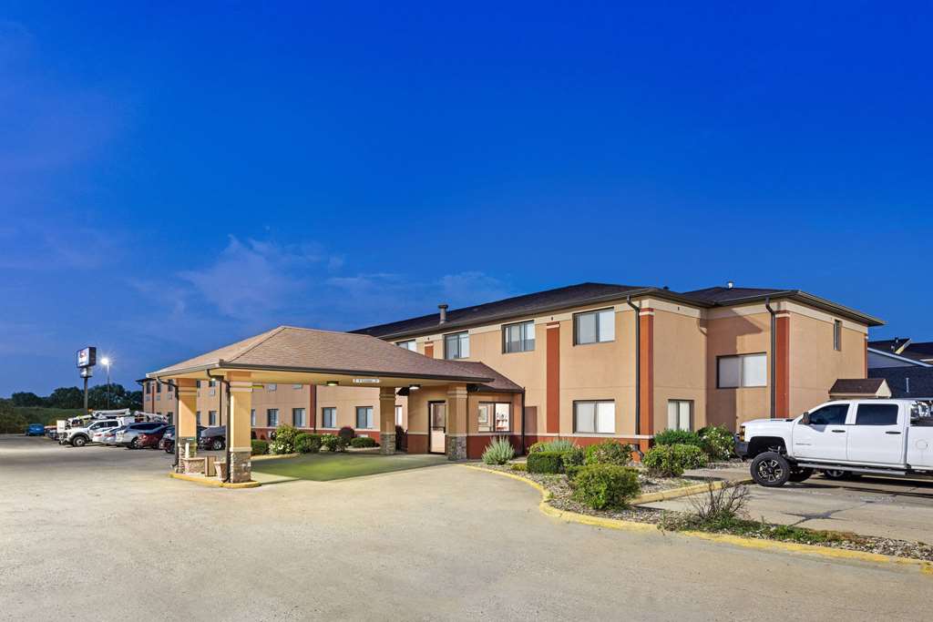 Baymont by Wyndham Waterloo - photo 5