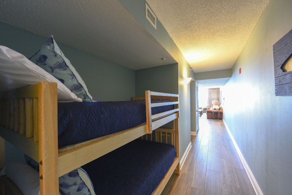 Pelican Beach Resort - photo 9