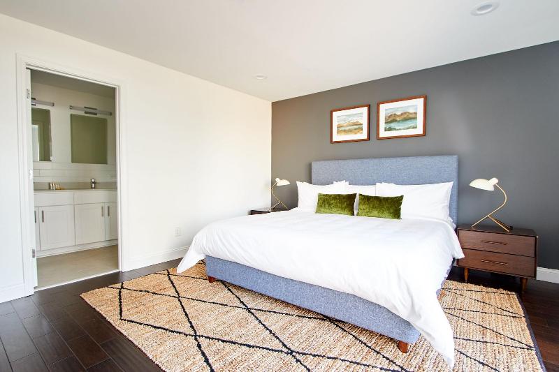 One Baltimore Place by Sonder - photo 22