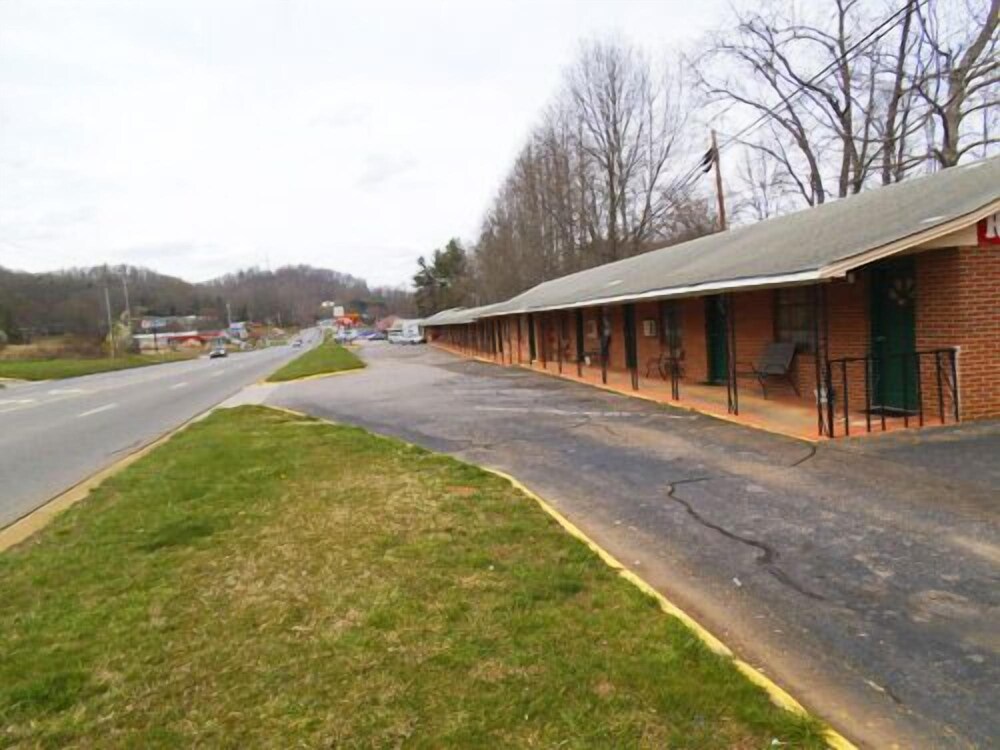 Relax Inn Franklin - photo 20