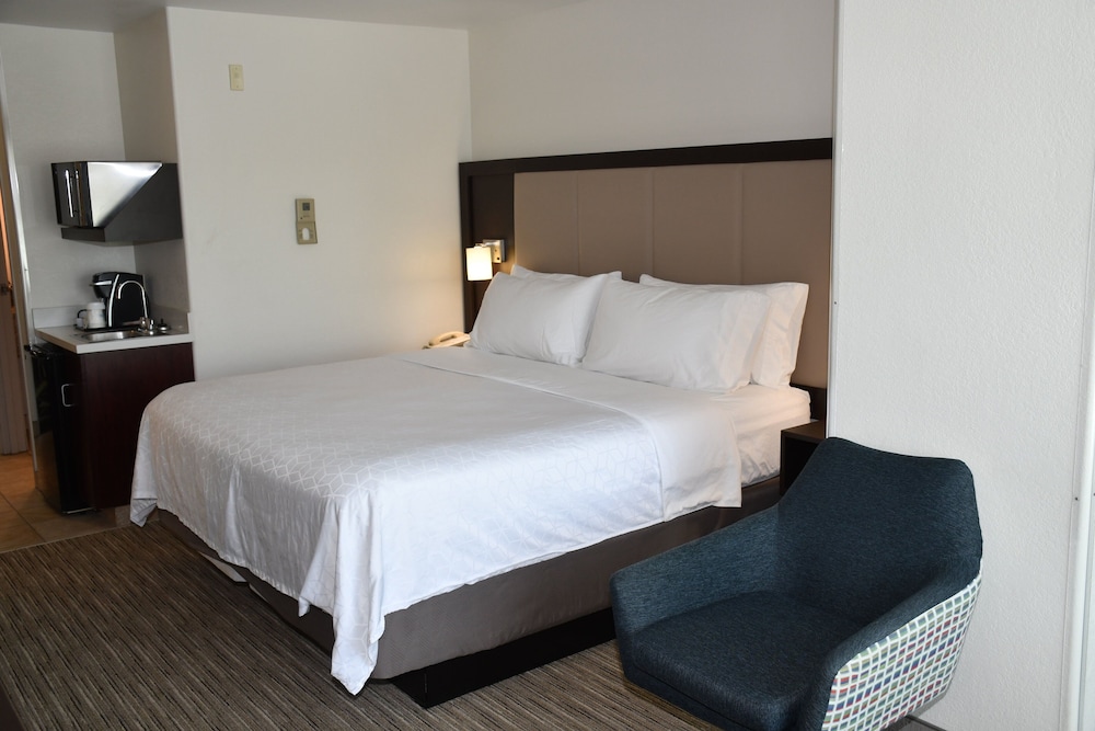Holiday Inn Express & Suites Evanston By IHG - photo 2