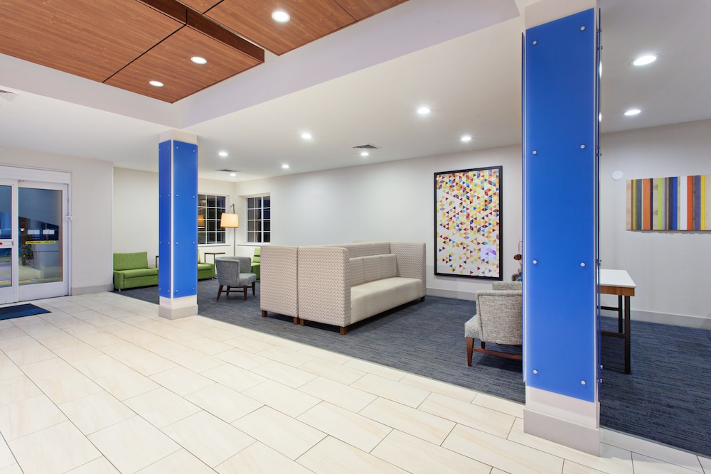 Holiday Inn Express & Suites Corona by IHG - photo 42