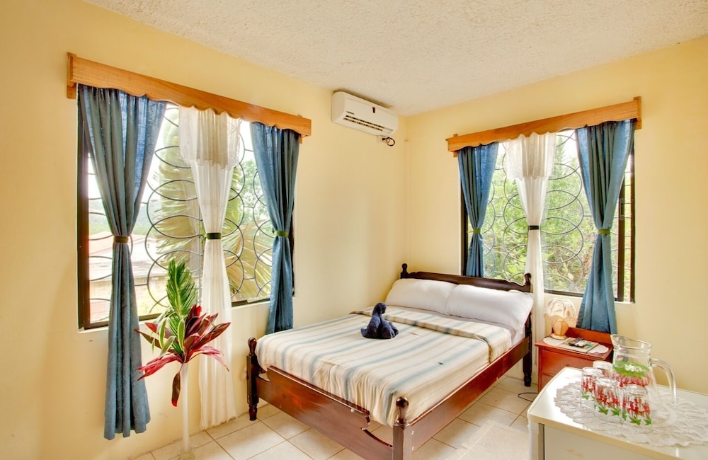 Davis Falls Inn — Dangriga — photo 5