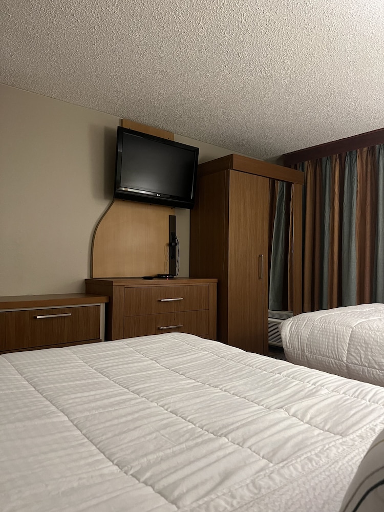 Baymont by Wyndham Odessa Highway 80 - photo 5