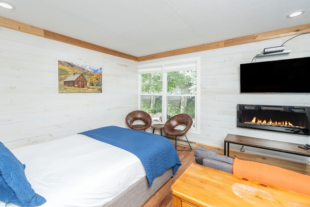 Mountainside Inn 310 1 Bedroom Hotel Room By Alpine Lodging Telluride — Telluride