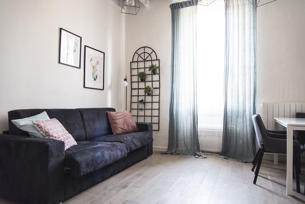 Stylish 1 Bedroom Flat in City Life District — 4-Star Luxury Hotel in Milan, Italy