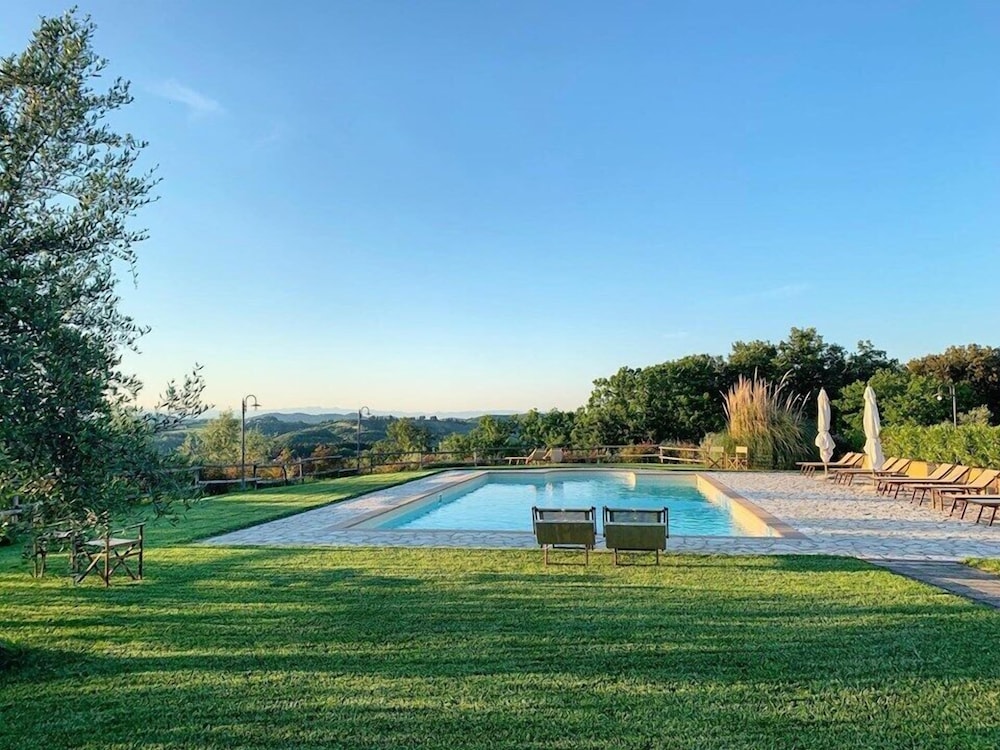 Agriturismo L'Antica Fornace — 4-Star Luxury Hotel in Peccioli, Italy