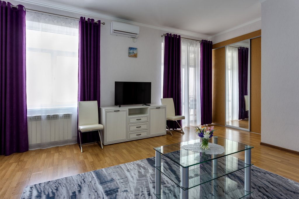 Apart Hotel Deluxe in Yevpatoriya, Ukraine