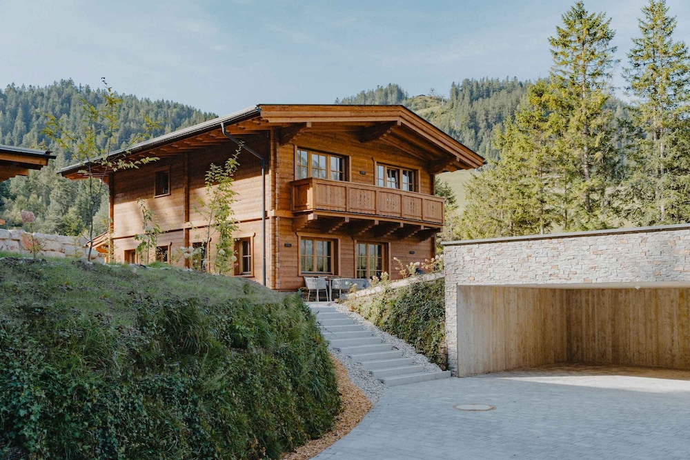 Sissi s green Chalets — 4-Star Luxury Hotel in Leutasch, Austria