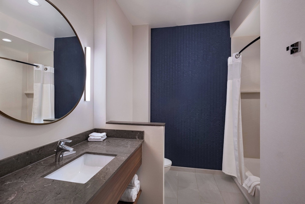 Fairfield Inn & Suites by Marriott Houston Missour - photo 10
