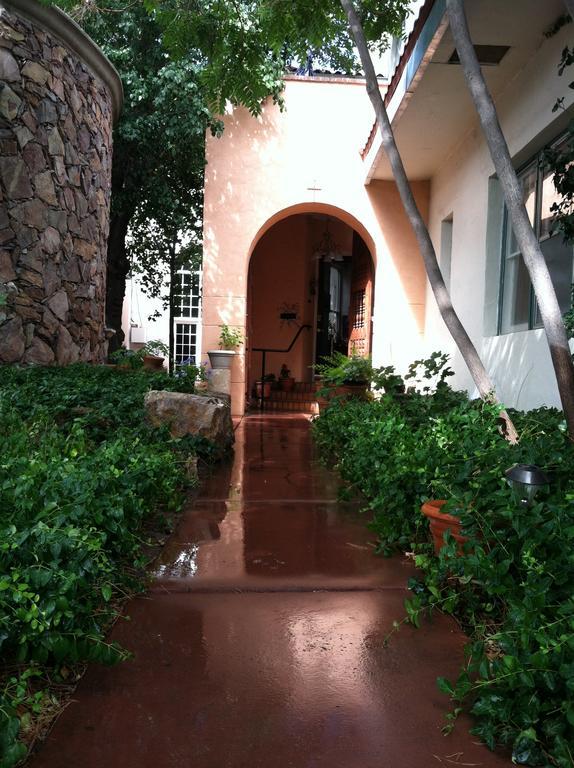Lundeen Inn of the Arts - photo 2