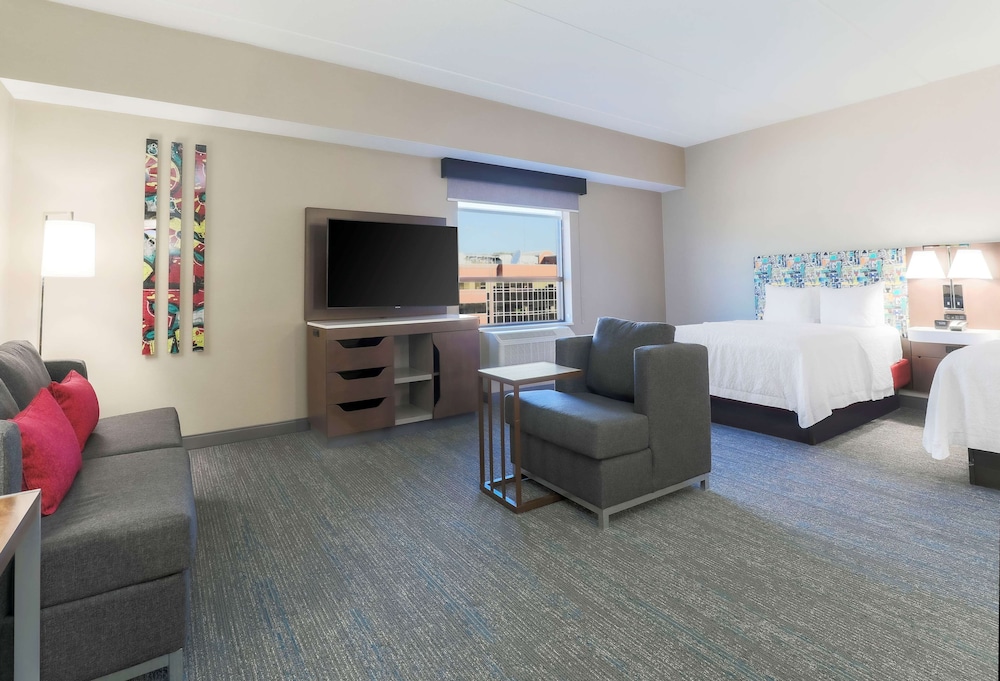 Hampton Inn & Suites Pittsburgh Downtown - photo 17
