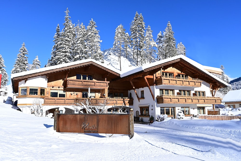 Zirbennest Martha - carbon neutral hotel in Biberwier