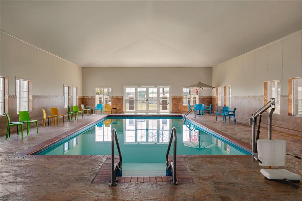 La Quinta Inn & Suites by Wyndham Shawnee - photo 6