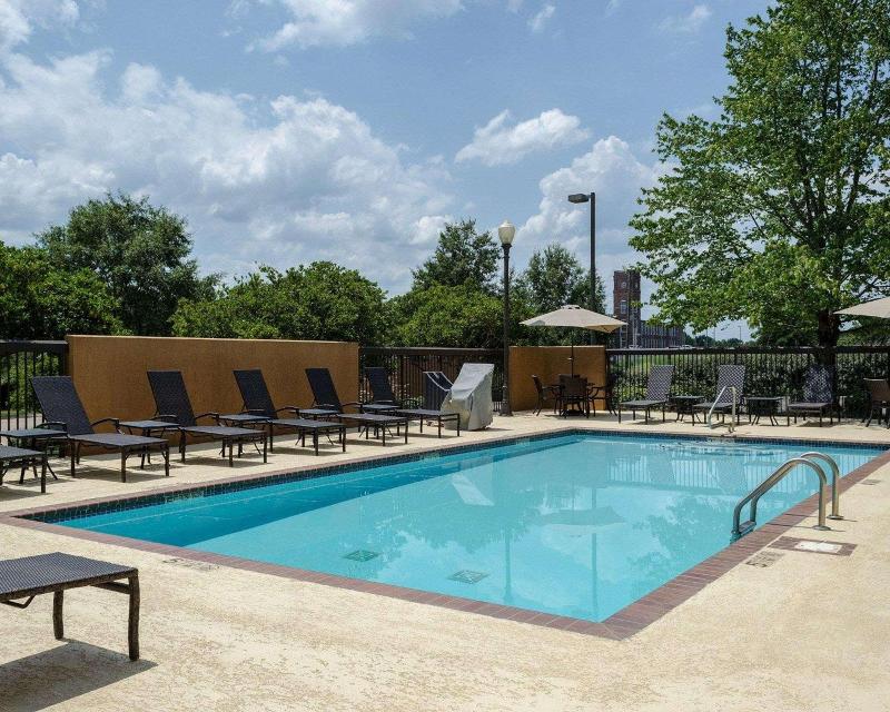 Russell Inn and Suites - photo 21