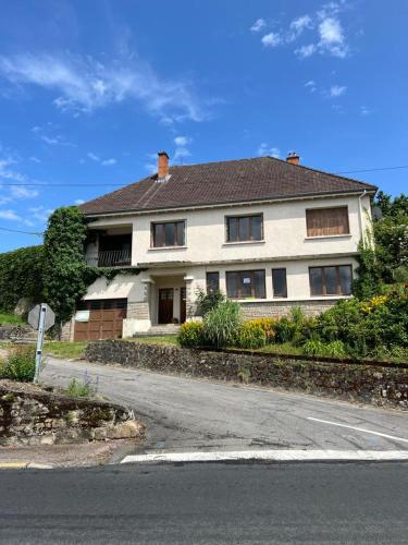 Chez Henry in Peyrat-Le-Chateau, France