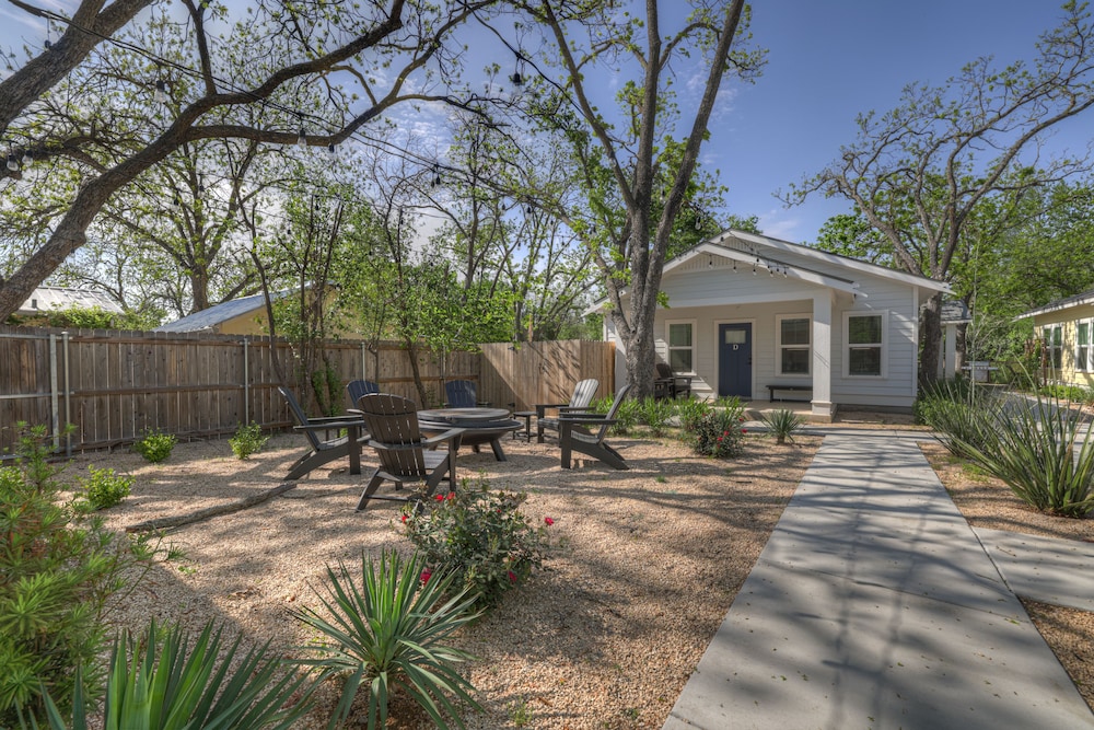The Grove D With Hot Tub & King Beds Walk to Main - photo 18