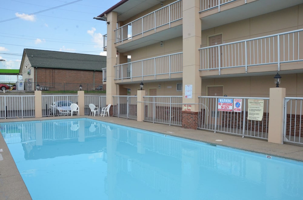 Days Inn by Wyndham Nashville Airport - photo 23