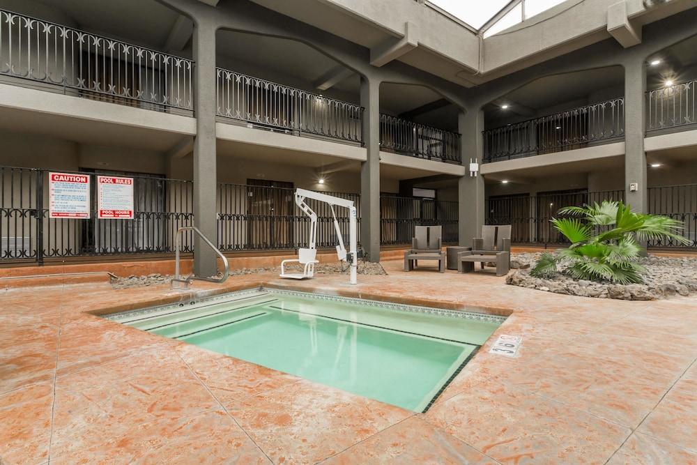 Wyndham Albuquerque Hotel & Conference Center - photo 8