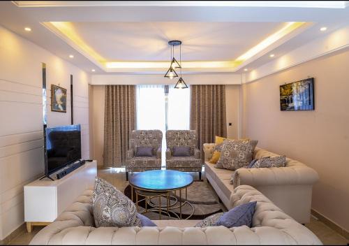 Luxurious 3 Bed 4 Bath Condo