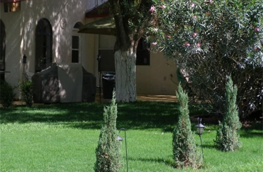 Tavares Inn - photo 14