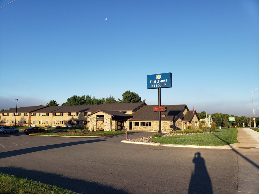 Cobblestone Inn & Suites Merrill — hotel in Merrill