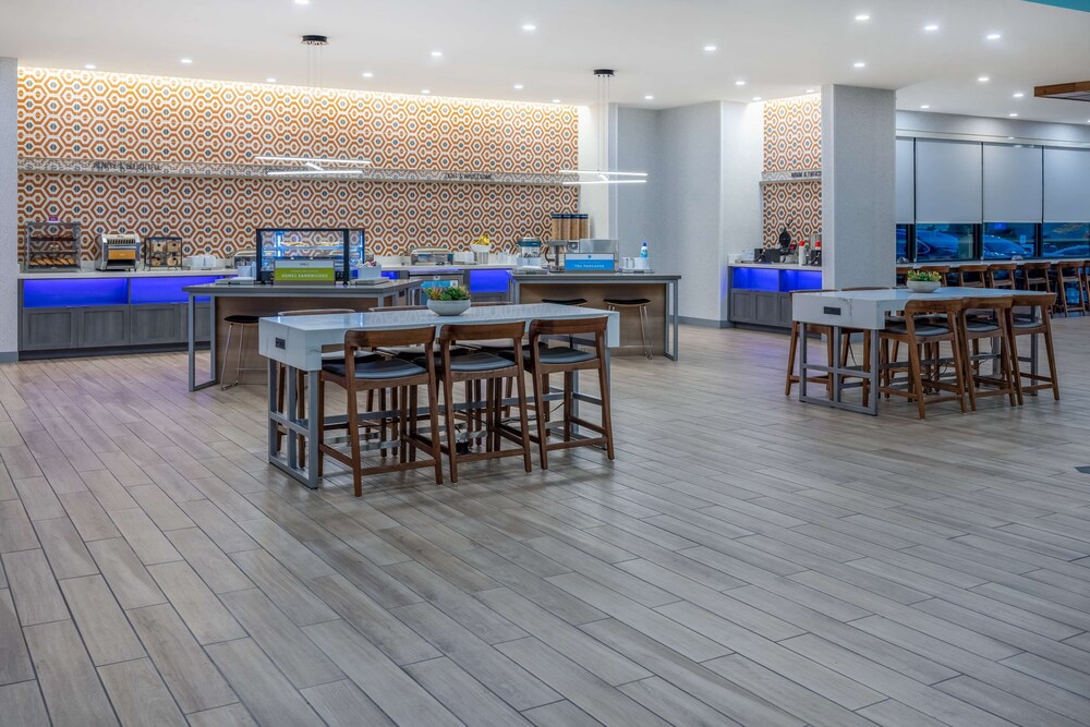 Tru by Hilton Pensacola Airport Medical Center - photo 33