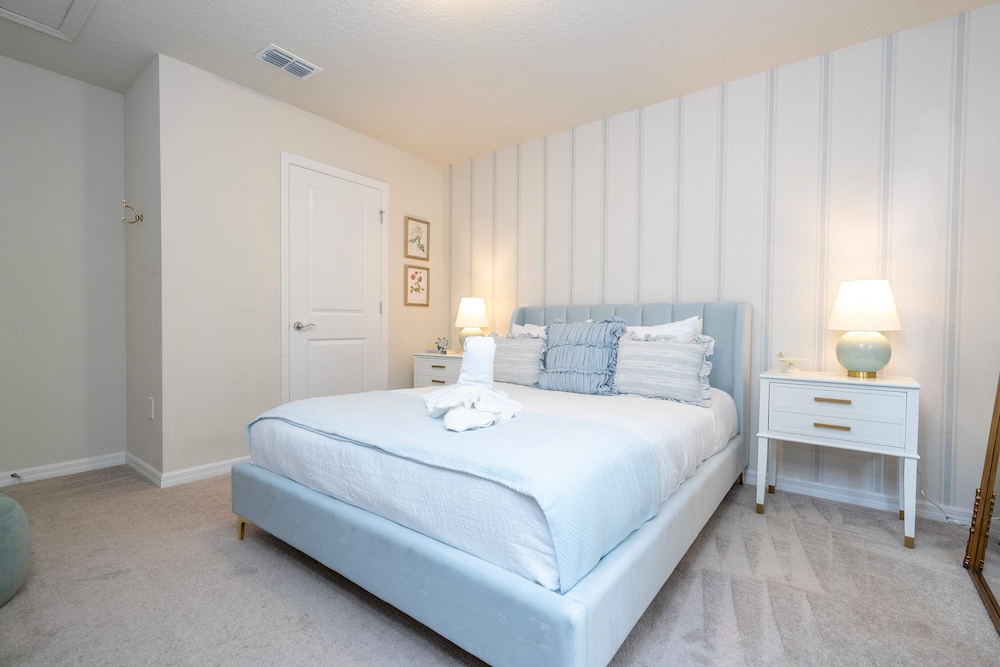 Amazing 5 Suite Home With Resort style Amenities - photo 50