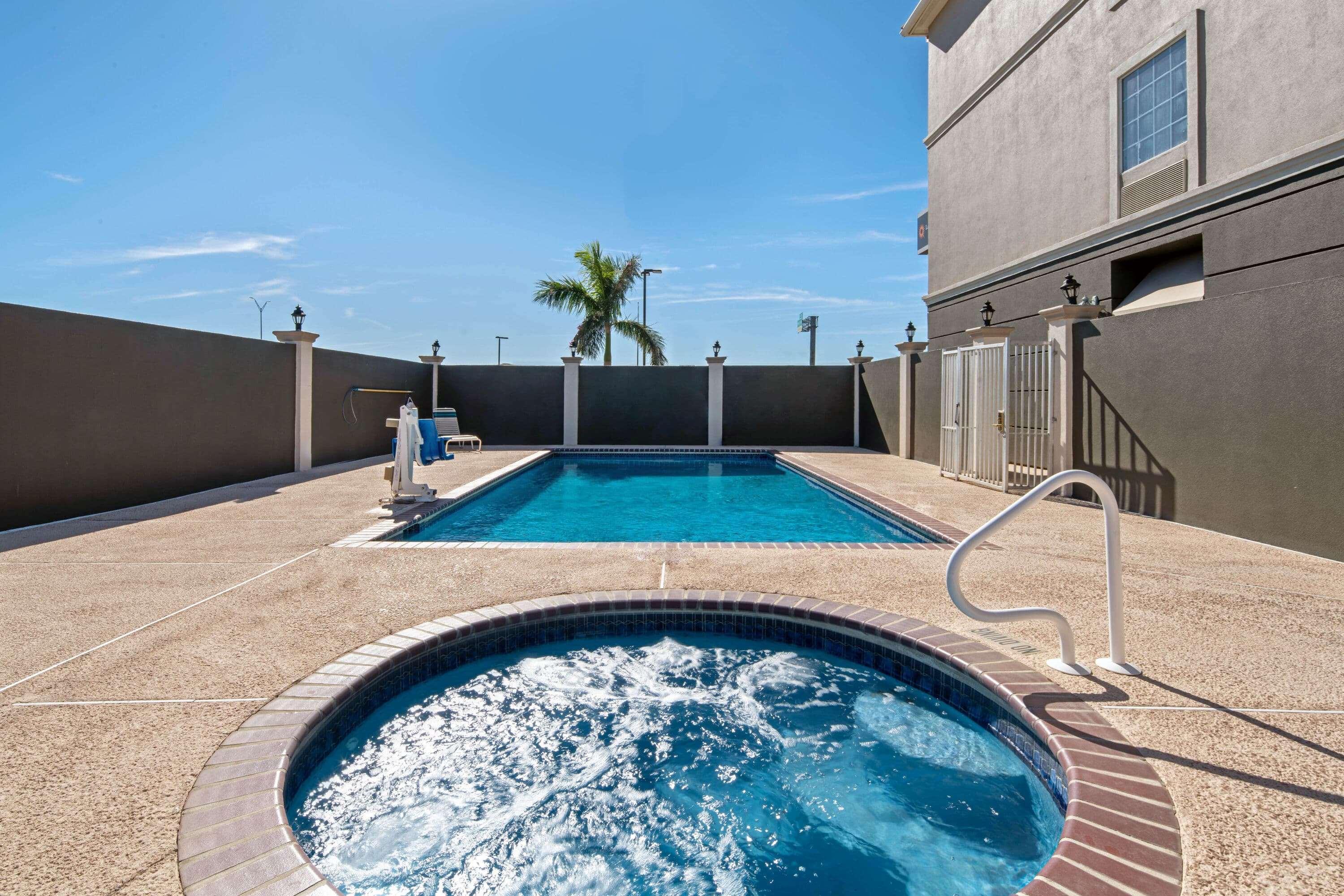 La Quinta Inn & Suites by Wyndham Mercedes Outlet Mall - photo 16