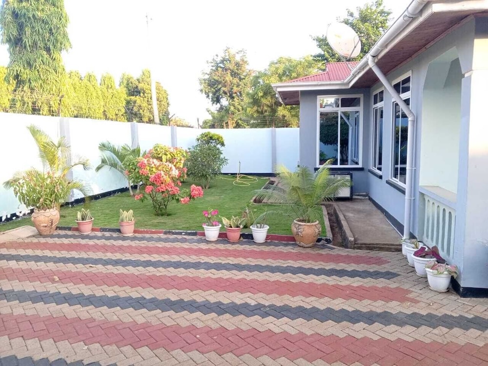 Nyota Safari Lodge Moshi — 4-Star Luxury Hotel in Moshi, Tanzania