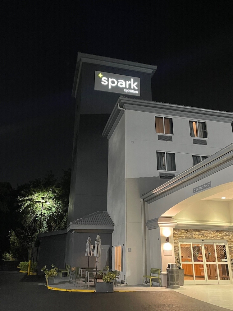 Spark by Hilton Orlando near SeaWorld - photo 2
