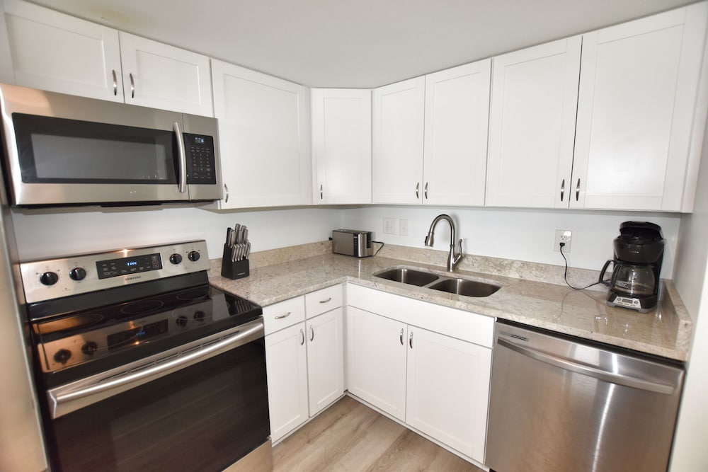 1109 Waters Edge Resort 1 Bedroom Condo by RedAwning - photo 9