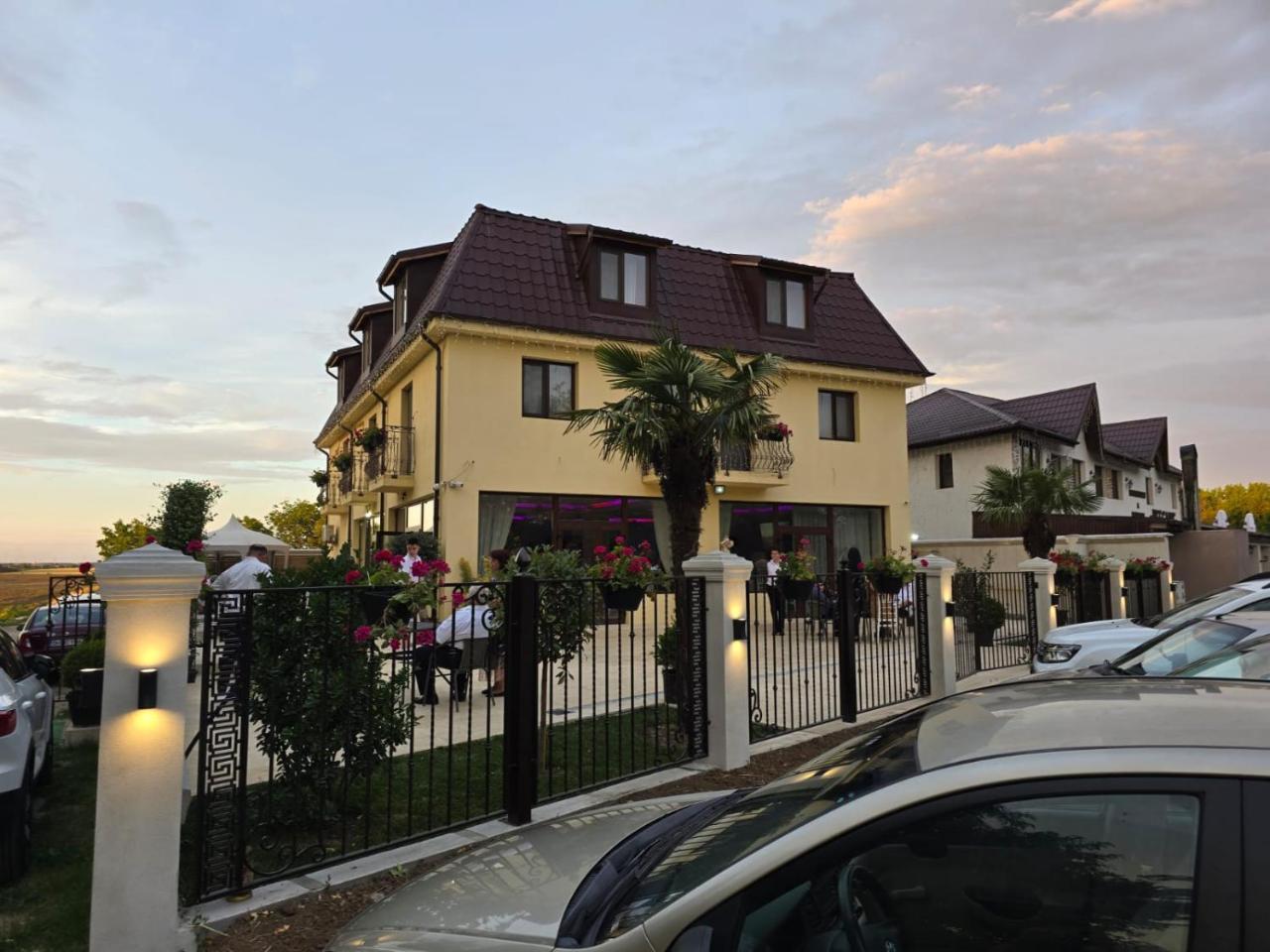 Mihai Palace - carbon neutral hotel in Buftea