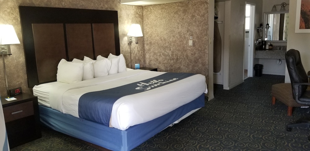 Days Inn & Suites by Wyndham Trinidad - photo 13