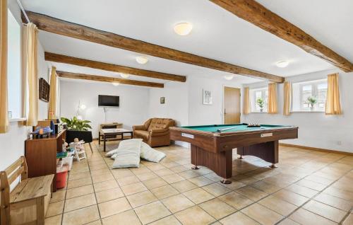 7 Bedroom Awesome Home In Rønde — 4-Star Luxury Hotel in Ronde, Denmark