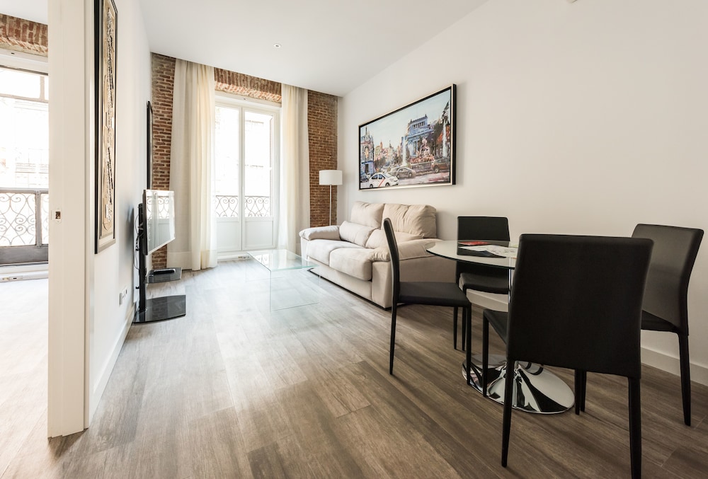 Puerta Del Sol City Center — 4-Star Luxury Hotel in Madrid, Spain