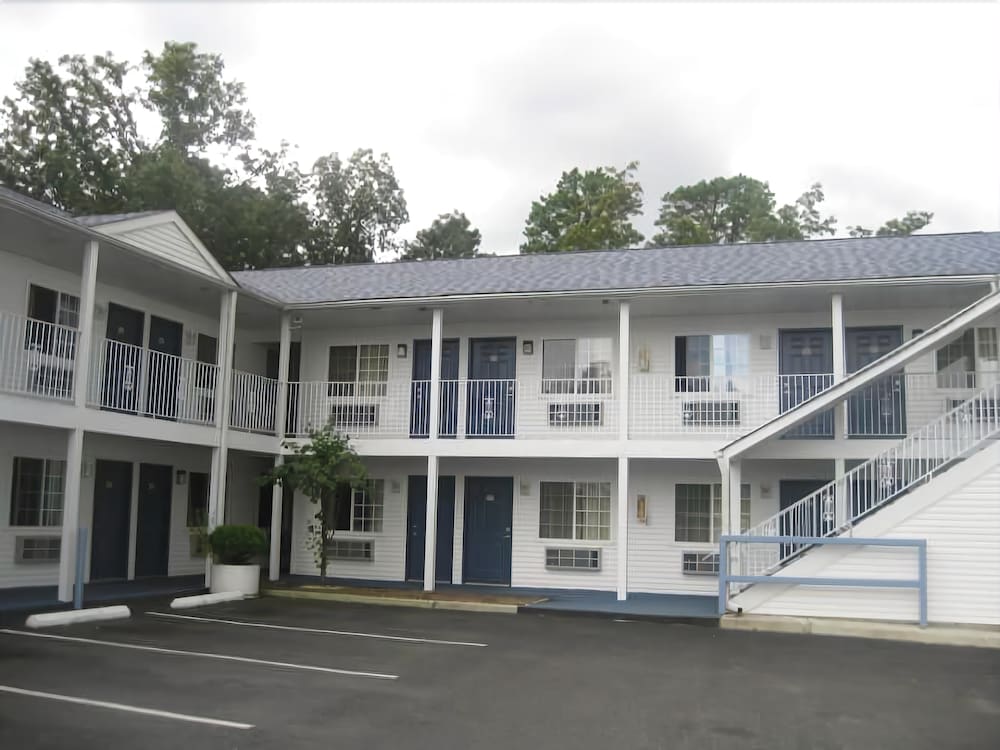Passport Inn & Suites - photo 24